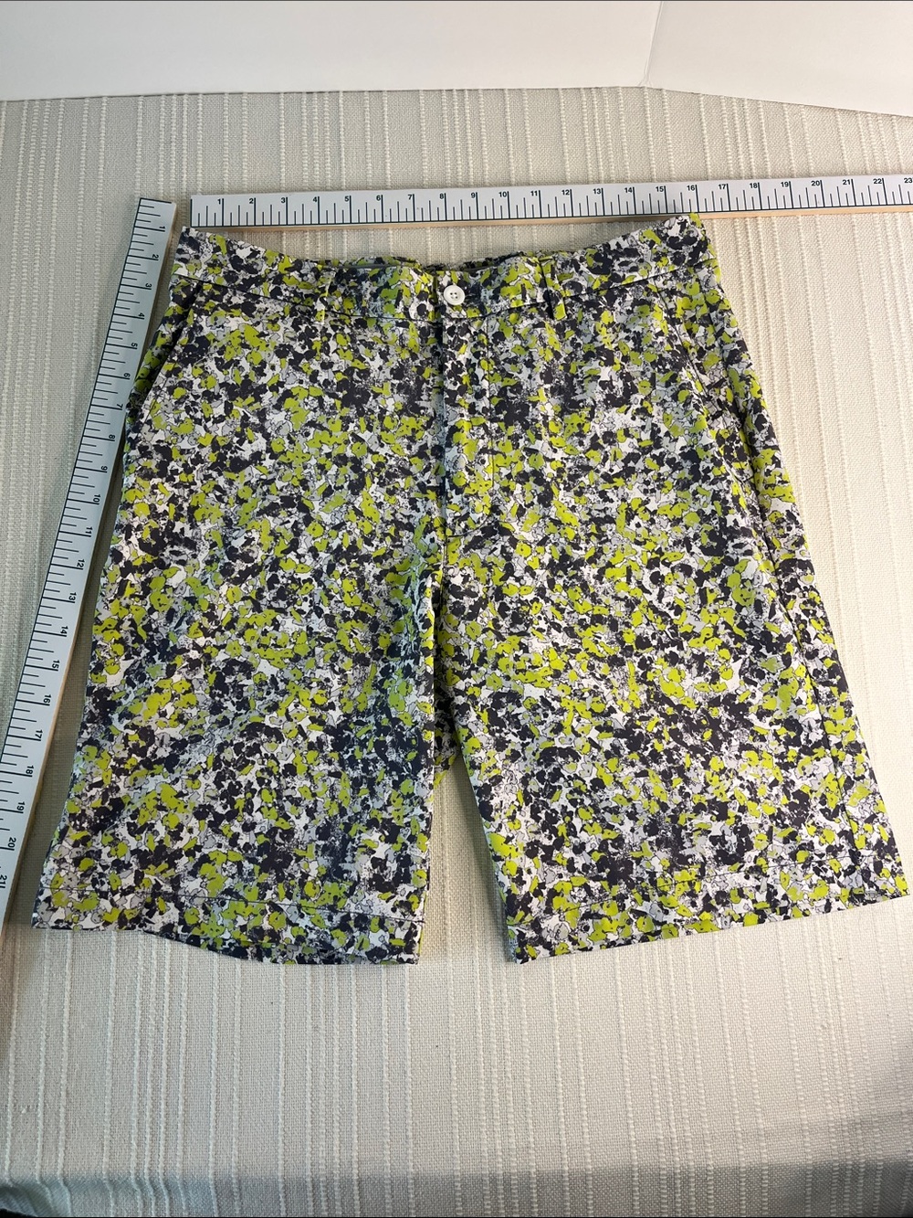 Greg Norman Men's Flat Front Golf Shorts in Lime Green, white gray print.